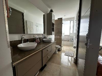 Apartamento de 3 alcobas en venta en Cristales, Cali, 174 m² · foto 11 de 19