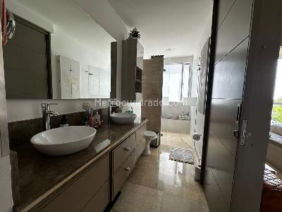 Apartamento de 3 alcobas en venta en Cristales, Cali, 174 m² · foto 7 de 19