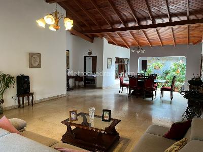 Casa de 4 alcobas en venta en Prados Del Norte, Cali, 318 m² · foto 2 de 10