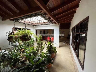 Casa de 4 alcobas en venta en Prados Del Norte, Cali, 318 m² · foto 5 de 10