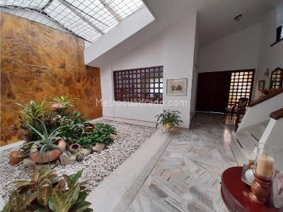 Casa de 5 alcobas en venta en Las Mercedes, Palmira, 350 m² · foto 3 de 20