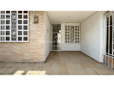 Casa de 3 alcobas en venta en Barrio Plaza Campestre, Palmira, 85 m² · foto 2 de 18