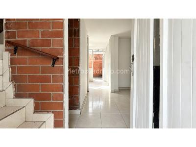Casa de 3 alcobas en venta en Barrio Guayacanes Del Sembrador, Palmira, 105 m² · foto 2 de 15