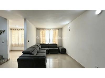 Casa de 3 alcobas en venta en Barrio Brisas Del Bosque, Palmira, 210 m² · foto 2 de 10