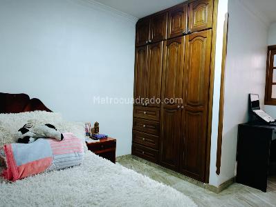 Casa de 5 alcobas en venta en Modelo Norte, Bogotá, 294 m² · foto 10 de 20