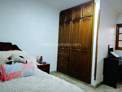 Casa de 5 alcobas en venta en Modelo Norte, Bogotá, 294 m² · foto 8 de 20