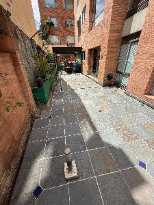 Apartamento en venta en Los Rosales, Bogotá · foto 2 de 19