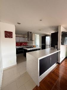 Apartamento de 3 alcobas en venta en Santa Barbara Occidental, Bogotá, 165 m² · foto 4 de 20