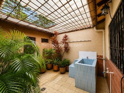 Casa de 5 alcobas en venta en Champagnat, Cali, 200 m² · foto 14 de 18