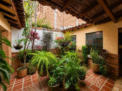 Casa de 5 alcobas en venta en Champagnat, Cali, 200 m² · foto 8 de 18