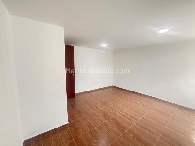 Casa de 5 alcobas en arriendo en Estoril, Bogotá, 434 m² · foto 5 de 20