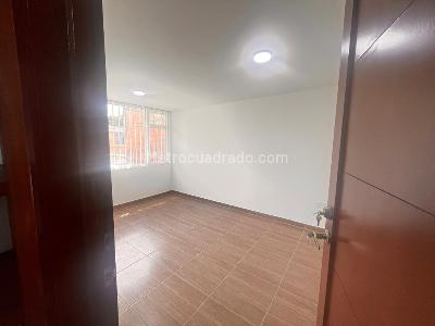 Casa de 5 alcobas en arriendo en Estoril, Bogotá, 434 m² · foto 6 de 20