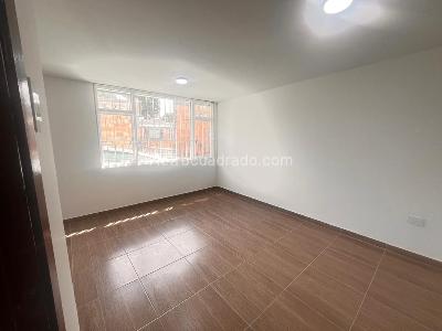 Casa de 5 alcobas en arriendo en Estoril, Bogotá, 434 m² · foto 7 de 20