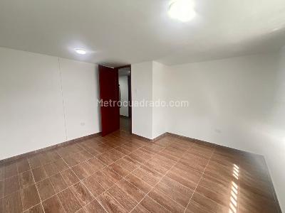 Casa de 5 alcobas en arriendo en Estoril, Bogotá, 434 m² · foto 8 de 20