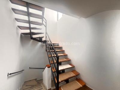 Casa de 5 alcobas en arriendo en Estoril, Bogotá, 434 m² · foto 9 de 20