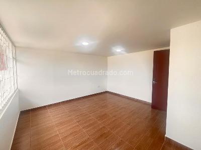 Casa de 5 alcobas en arriendo en Estoril, Bogotá, 434 m² · foto 11 de 20