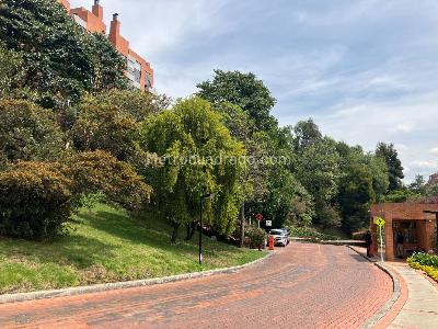 Apartamento de 3 alcobas en venta en Lindaraja, Bogotá, 193 m² · foto 2 de 20