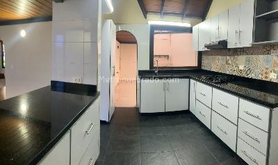 Casa en venta en Santa Barbara Central, Bogotá · foto 9 de 20