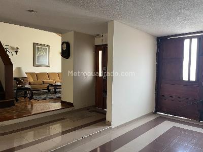 Casa de 4 alcobas en venta en Las Villas Bulevar, Bogotá, 225 m² · foto 2 de 20