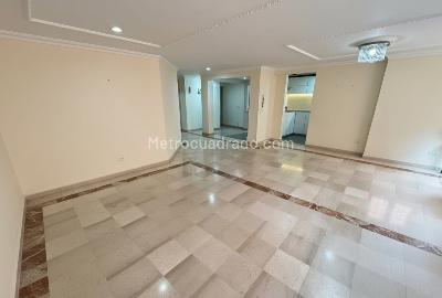 Apartamento de 3 alcobas en venta en Cedritos, Bogotá, 110 m² · foto 3 de 15