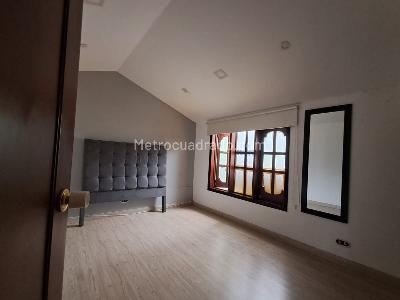 Casa de 5 alcobas en venta en El Recreo De Los Frailes, Bogotá, 320 m² · foto 15 de 17