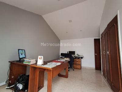 Casa de 5 alcobas en venta en El Recreo De Los Frailes, Bogotá, 320 m² · foto 13 de 17
