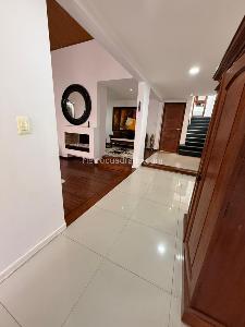 Casa de 5 alcobas en venta en Santa Barbara Central, Bogotá, 292 m² · foto 15 de 19
