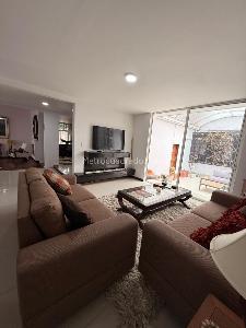 Casa de 5 alcobas en venta en Santa Barbara Central, Bogotá, 292 m² · foto 3 de 19