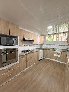 Casa de 5 alcobas en venta en Santa Barbara Central, Bogotá, 292 m² · foto 7 de 19