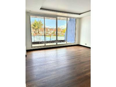 Casa de 5 alcobas en venta en San Jose De Bavaria, Bogotá, 509 m² · foto 2 de 17
