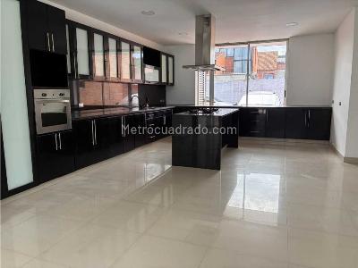 Casa de 5 alcobas en venta en San Jose De Bavaria, Bogotá, 509 m² · foto 5 de 17