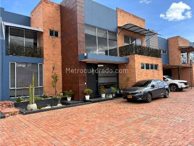 Casa de 5 alcobas en venta en San Jose De Bavaria, Bogotá, 509 m² · foto 16 de 17