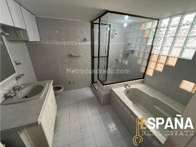 Casa de 5 alcobas en venta en El Contador, Bogotá, 260 m² · foto 12 de 20