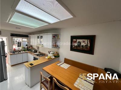 Casa de 4 alcobas en venta en Nueva Autopista Norte, Bogotá, 405 m² · foto 14 de 18