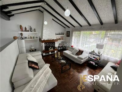 Casa de 4 alcobas en venta en Nueva Autopista Norte, Bogotá, 405 m² · foto 3 de 18