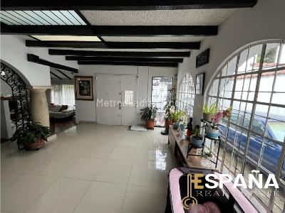 Casa de 4 alcobas en venta en Nueva Autopista Norte, Bogotá, 405 m² · foto 8 de 18