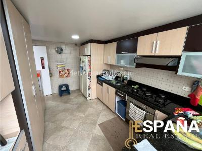 Casa de 4 alcobas en venta en Nueva Autopista Norte, Bogotá, 410 m² · foto 9 de 15