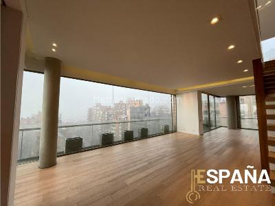 Apartamento de 3 alcobas en venta en Los Rosales, Bogotá, 533 m² · foto 2 de 20
