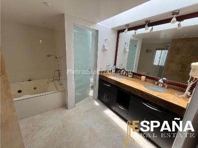 Casa de 3 alcobas en venta en Niza, Bogotá, 420 m² · foto 13 de 20