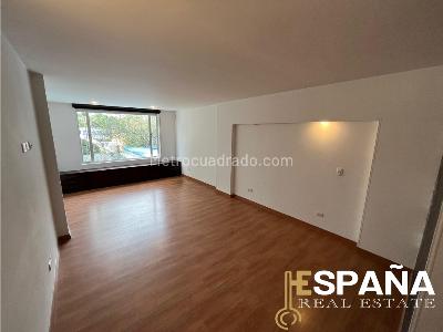 Casa de 3 alcobas en venta en Niza, Bogotá, 420 m² · foto 3 de 20
