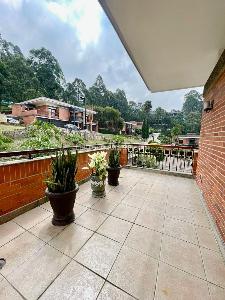 Casa de 5 alcobas en venta en La Calera, Medellín, 634 m² · foto 2 de 20