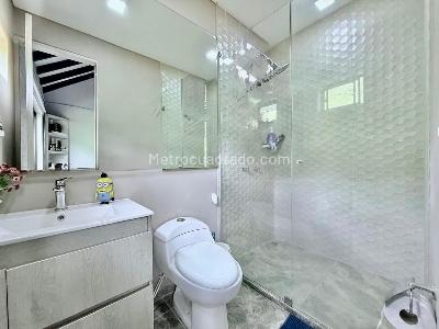 Casa de 5 alcobas en venta en 2 5 Kms Mall Indiana, Envigado, 358 m² · foto 17 de 20