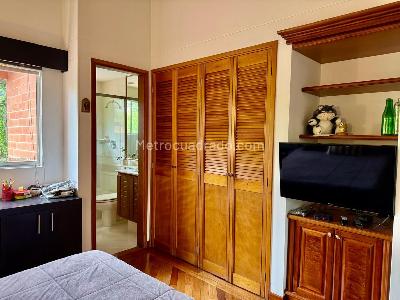 Casa de 5 alcobas en venta en La Abadia, Envigado, 272 m² · foto 13 de 20