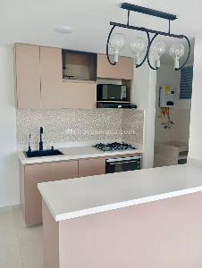 Apartamento de 3 alcobas en venta en Pilsen, Itagüí, 88 m² · foto 2 de 16