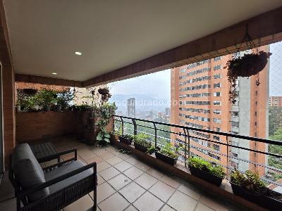 Apartamento en venta en El Poblado El Tesoro, Medellín · foto 14 de 17