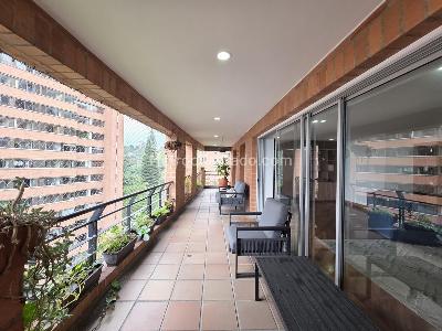 Apartamento en venta en El Poblado El Tesoro, Medellín · foto 15 de 17
