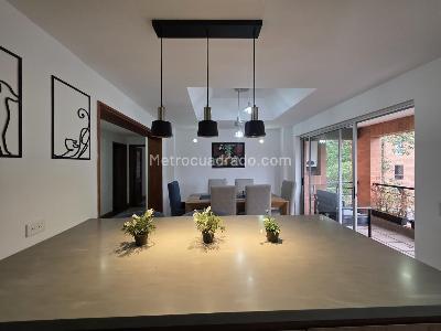 Apartamento en venta en El Poblado El Tesoro, Medellín · foto 4 de 17
