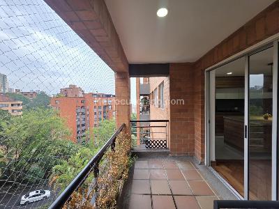 Apartamento en venta en El Poblado El Tesoro, Medellín · foto 9 de 17