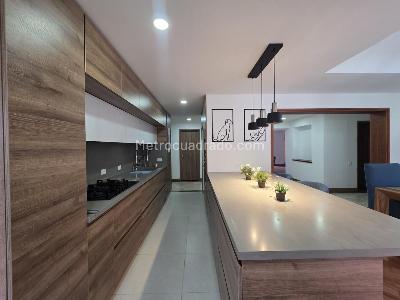 Apartamento en venta en El Poblado El Tesoro, Medellín · foto 2 de 17