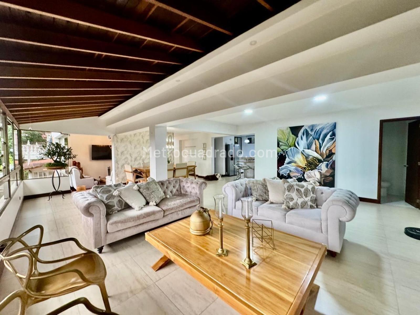 Casa de 5 habitaciones en venta en El Poblado el Tesoro, Medellín — imagen 1 de 20